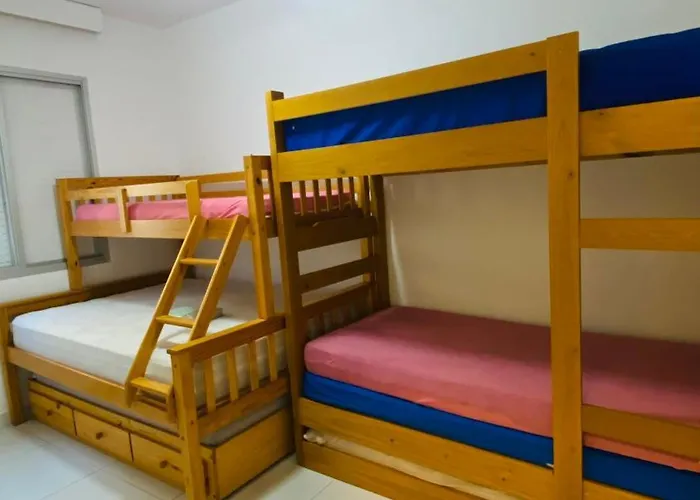 apartamento com varanda e churrasqueira exclusiva a 2 quarteirões da praia da Enseada